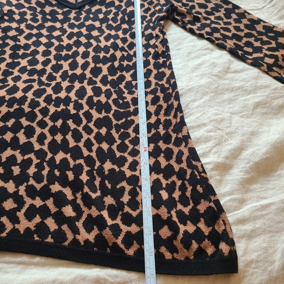 Max Studio Women's Animal Print Chic Contemporary Long Sleeves Tunic Sweater - Picture 12 of 12